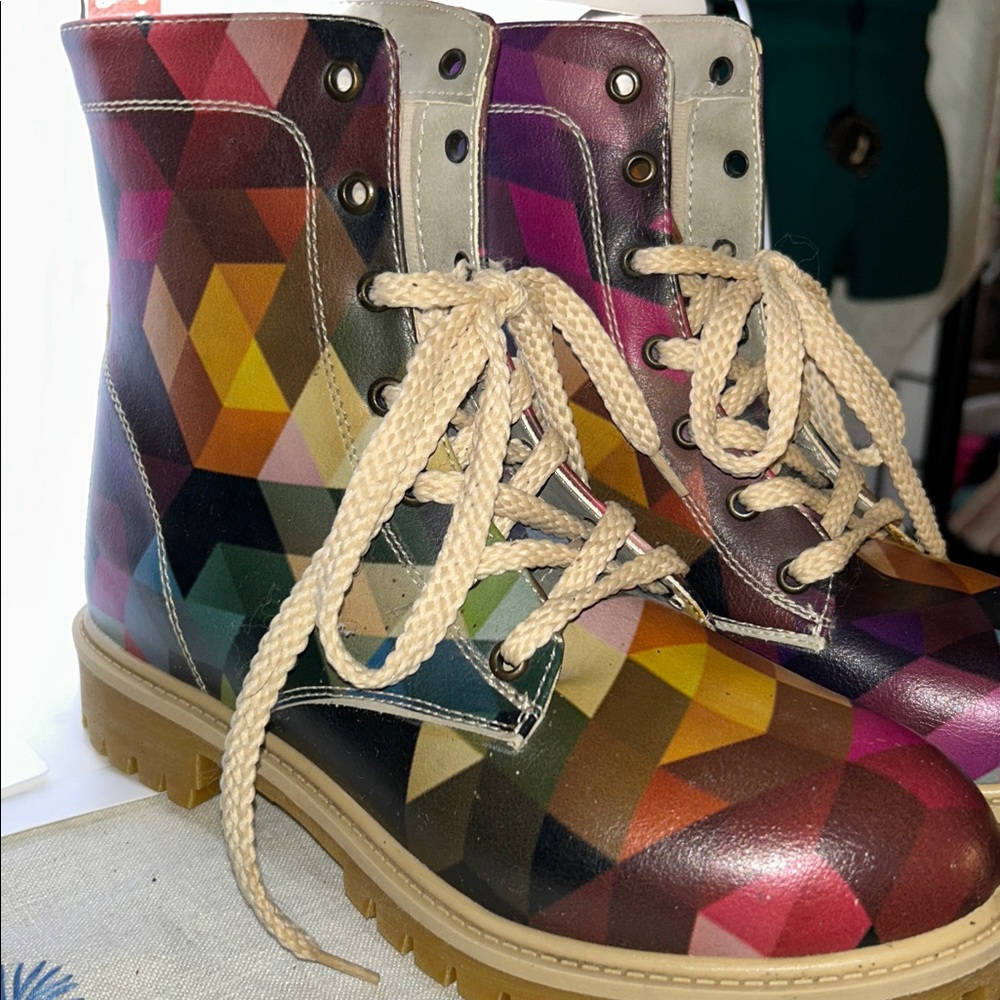 Goby boots size 7.5. Like new condition. Only worn once. - Picture 3 of 8